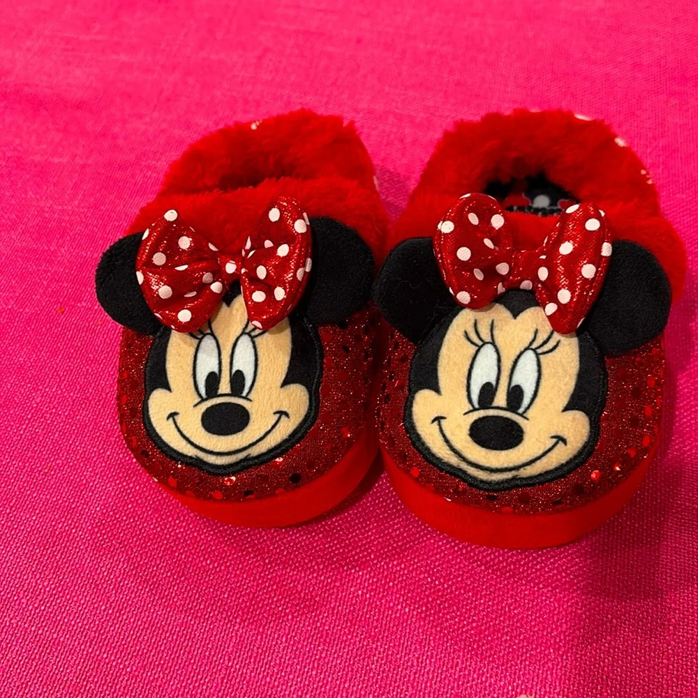 Slippers - Picture 1 of 8